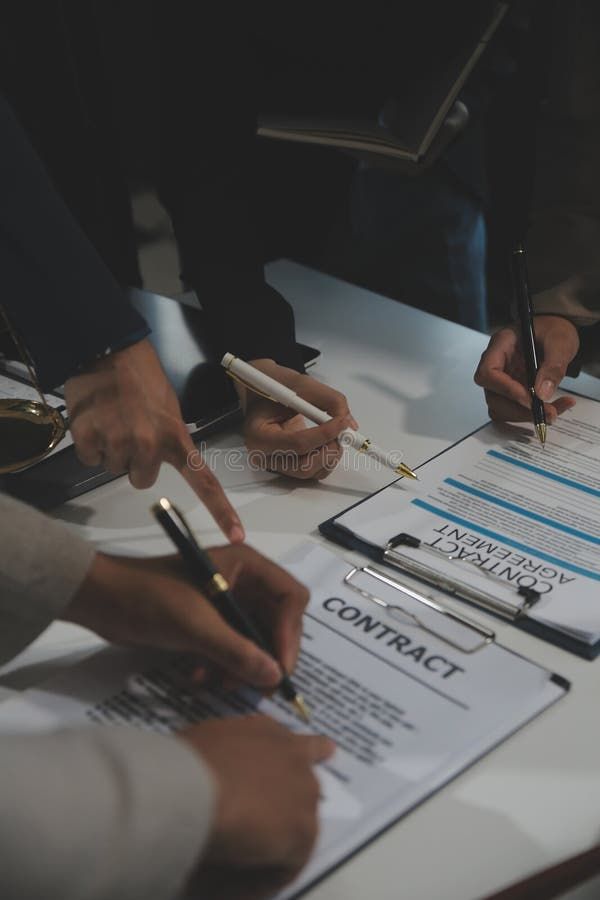 Corporate law: contracts, compliance, mergers and dispute resolution